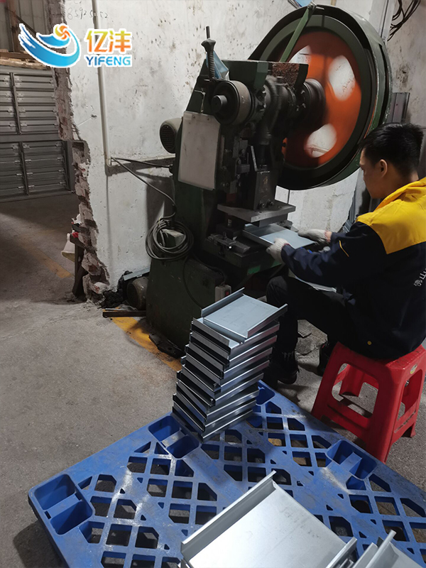 產(chǎn)品沖床機(jī)